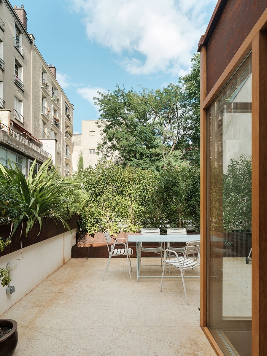 24housing and ateliers in rue polonceau paris by yua studio darchitecture 960x1280 2a621