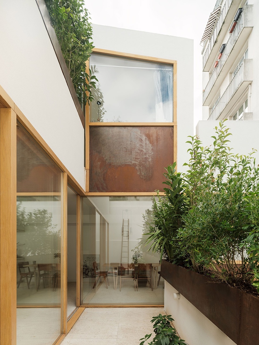 25housing and ateliers in rue polonceau paris by yua studio darchitecture 960x1280 e5e53