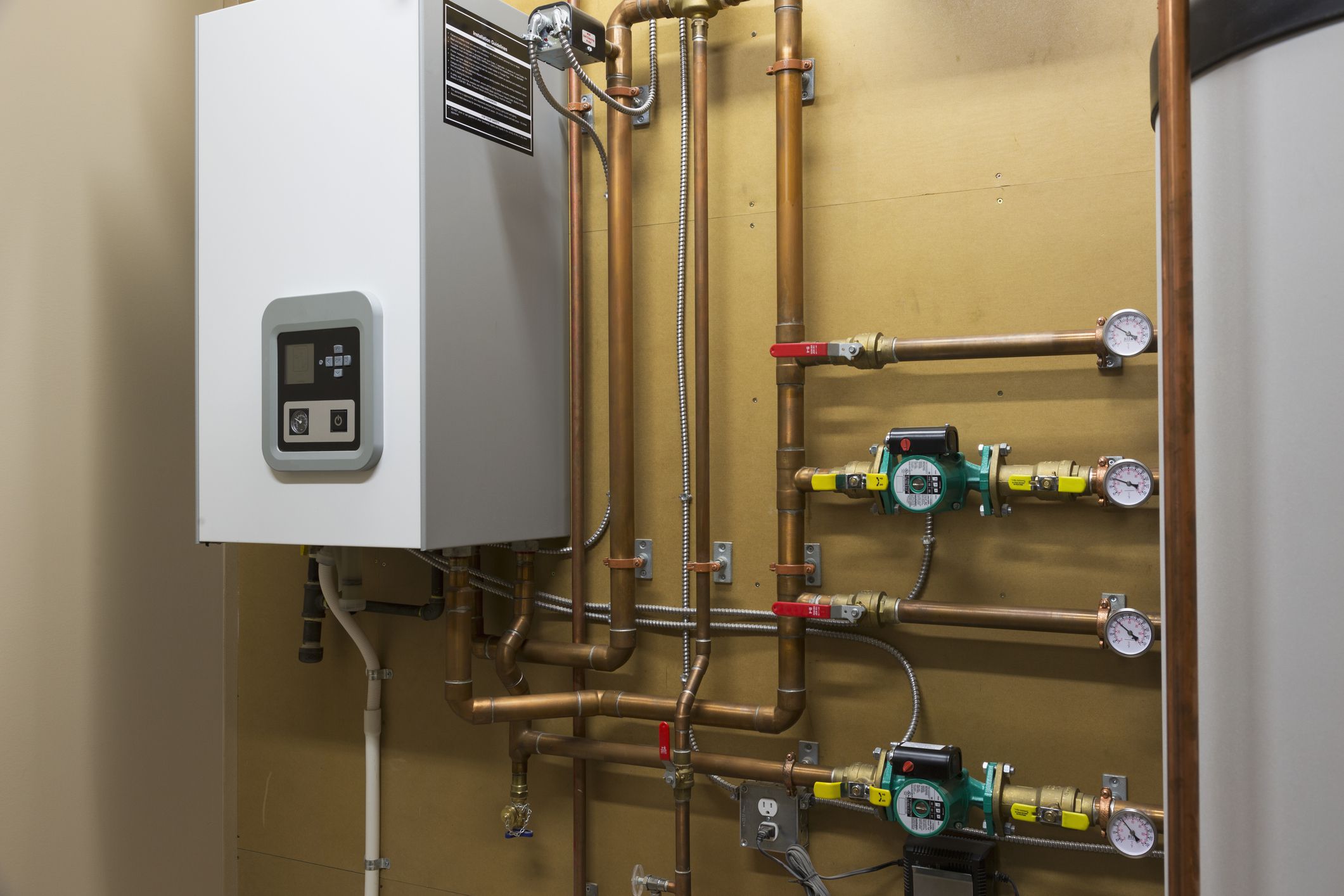 Hotwaterheatingsystem GettyImages 560123585 59b2fe12685fbe00114edf85 40f70