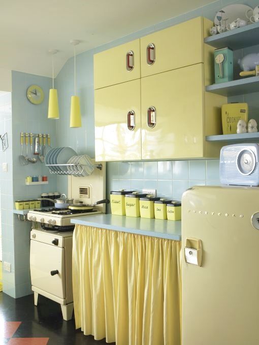 6.yellow vintage kitchen decor idea b7551