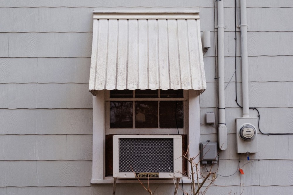 boss fight free stock images photography photos high resolution old house side friedrich air conditioner 960x640 b3ed7